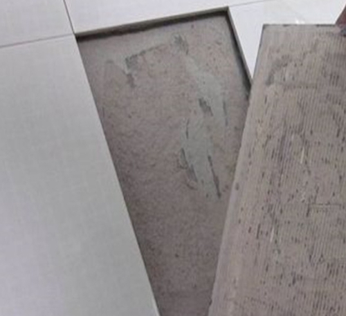 金东瓷砖空鼓维修公司分享瓷砖铺贴时如果打浆（即涂抹在瓷砖背面和基层上的砂浆或瓷砖胶）过少，会带来以下问题